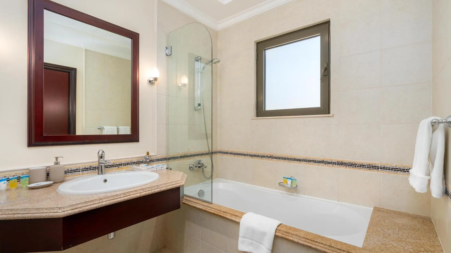 Samaya Vacation Homes - Luxury Villa Pool - Beach Access & Fishing Zone 0*, Dubai United Arab Emirates